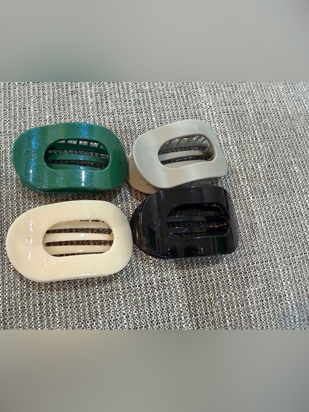 Teleties flat round hair clips - Green, Gray, Cream, Black